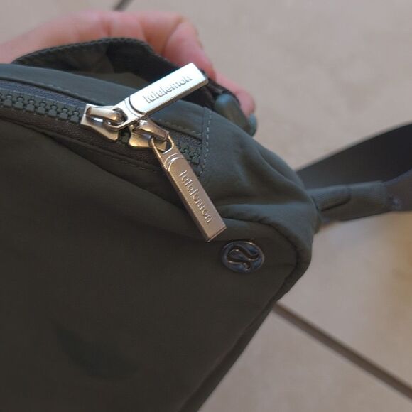 lululemon athletica Belt Bag Evergreen Green - Picture 6 of 9
